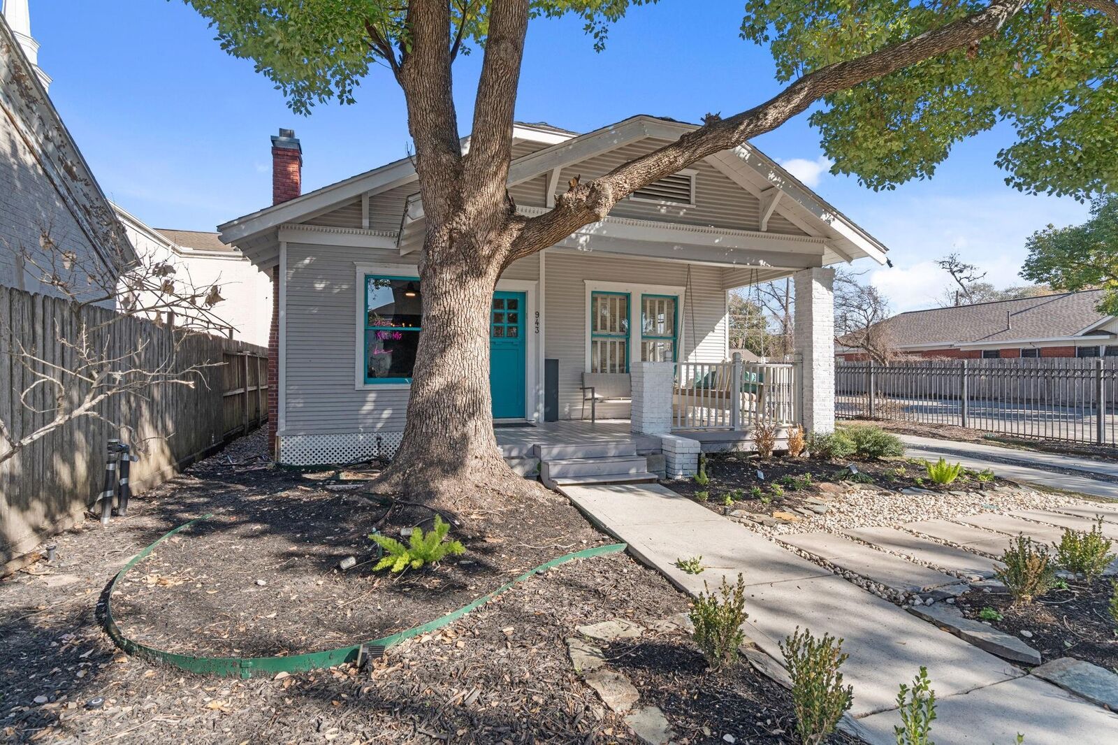 Property Photo:  943 Pecore Street  TX 77009 