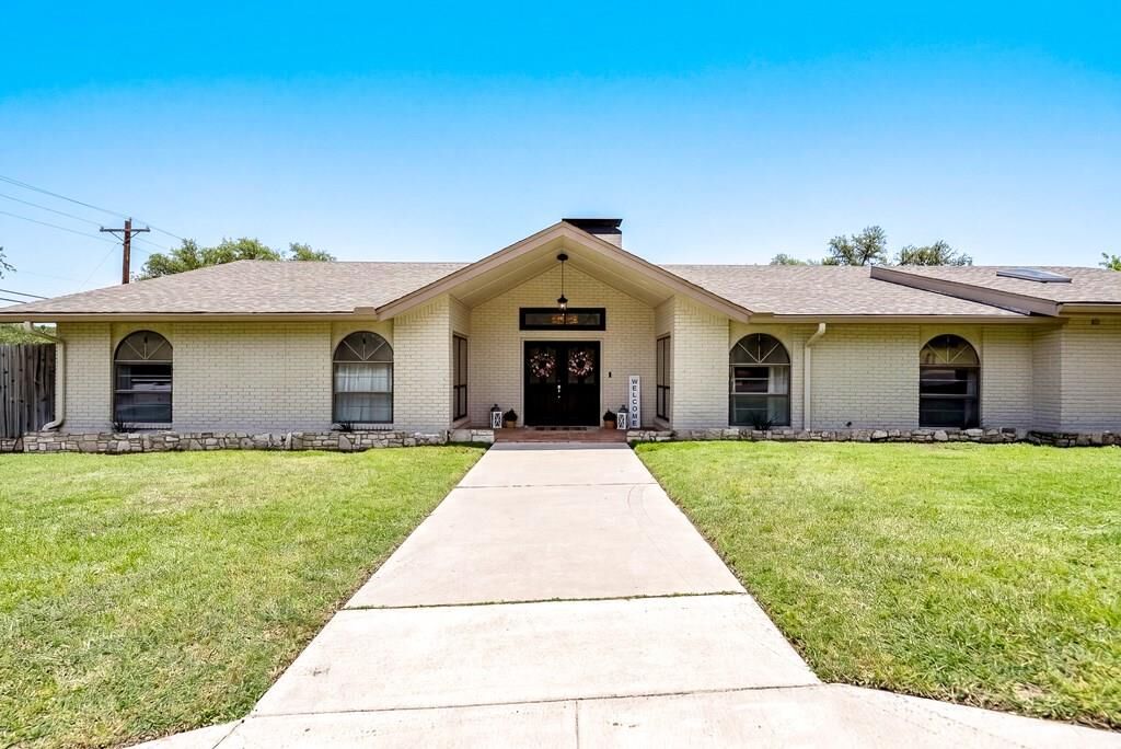 Property Photo: 443 Coronado Dr TX 78028