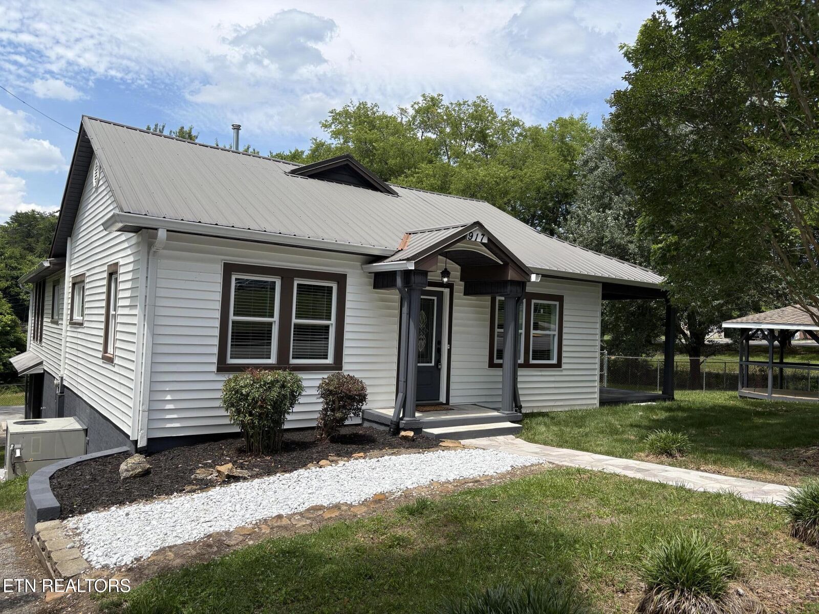 Property Photo: 917 Centeroak Drive TN 37920