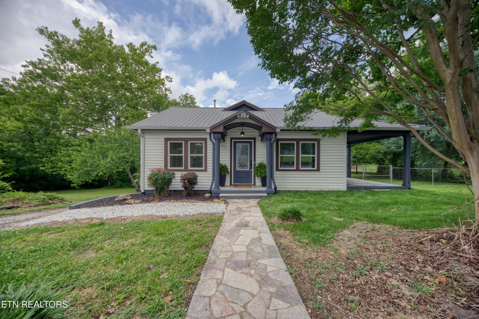 Property Photo: 917 Centeroak Drive TN 37920