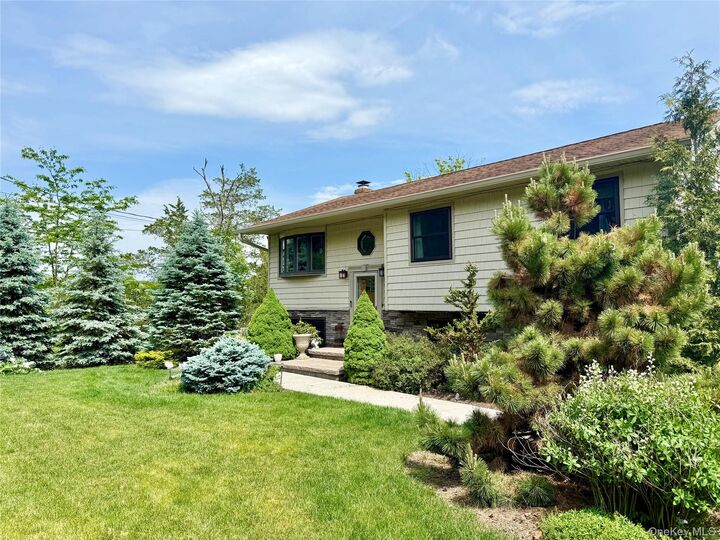 Property Photo:  26 Bridle Lane  NY 10918 