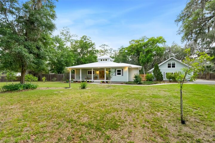 Property Photo: 2604 NW 31st Avenue FL 32605