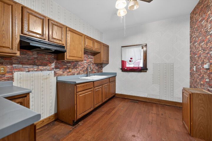 Property Photo:  536 N 7th Street  IL 60115 