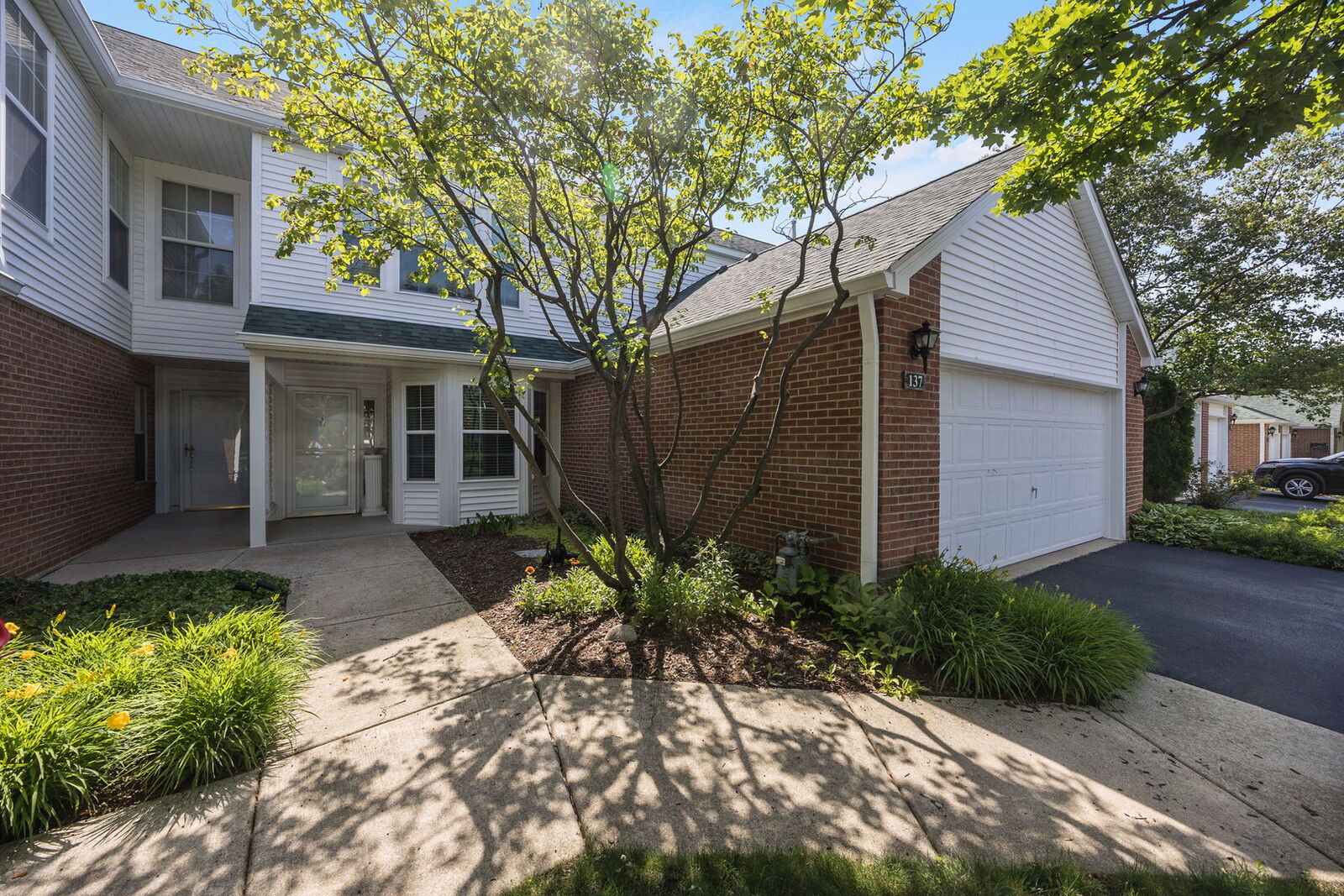 Property Photo:  137 Welwyn Street  IL 60044 