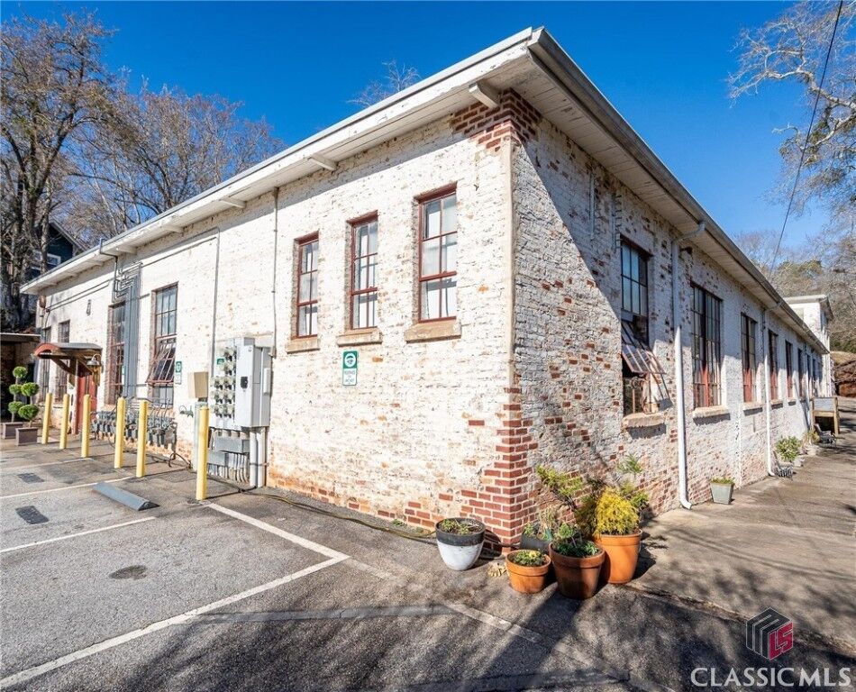 Property Photo:  585 White Circle 505  GA 30605 