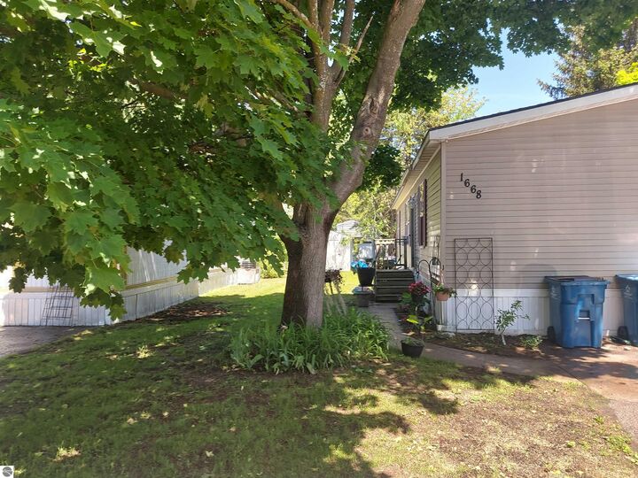 Property Photo: 1668 Rex Place MI 49686