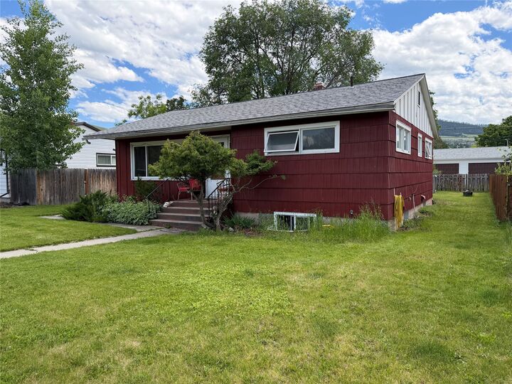 Property Photo: 327 Livingston Avenue MT 59801