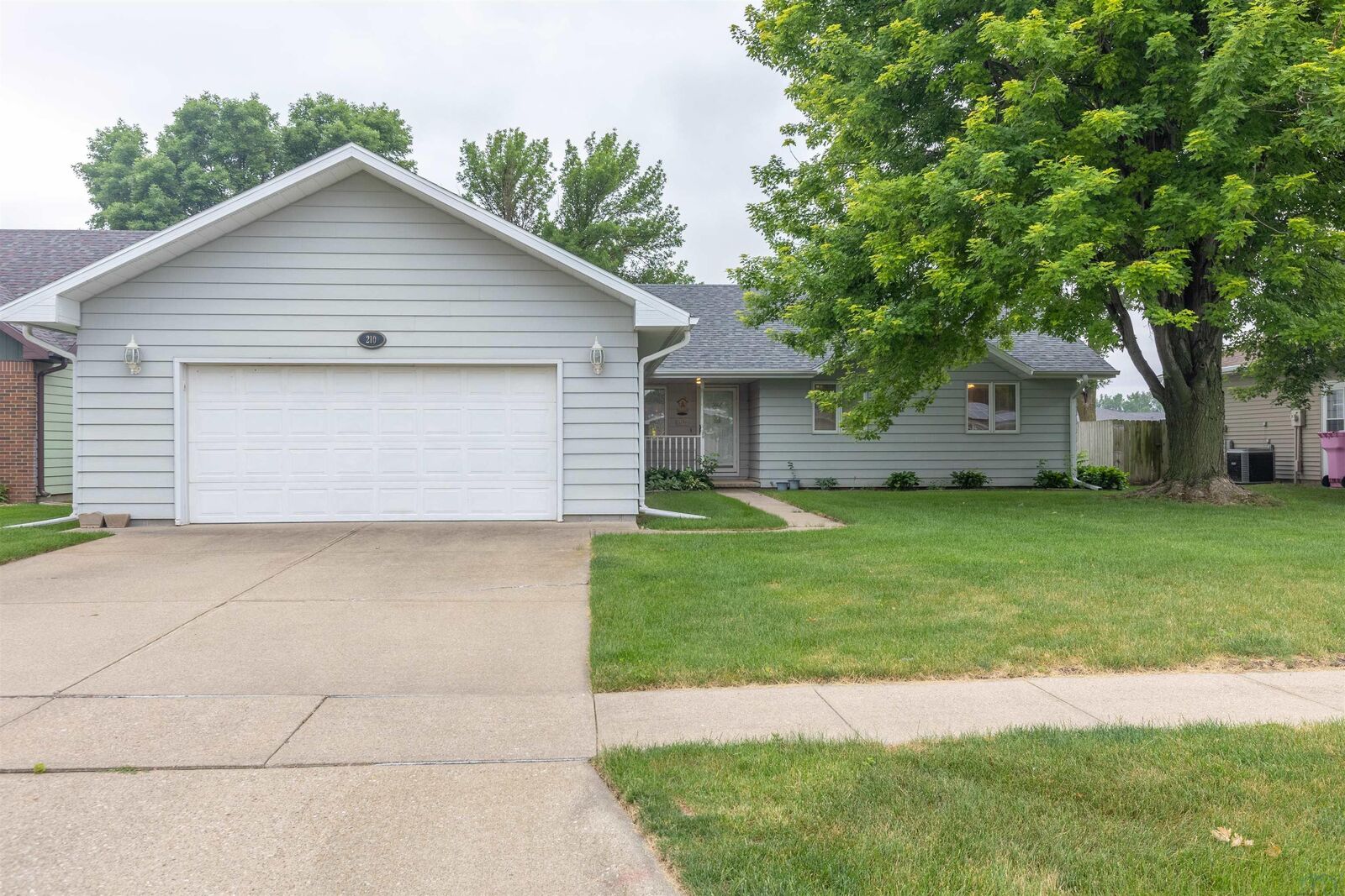 Property Photo:  210 Carriage Lane  IA 51054 