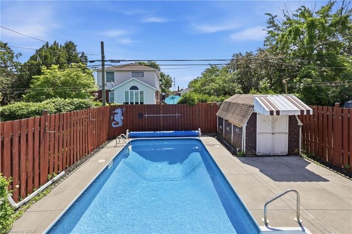Photo de la propriété: 97 Tragina Avenue S ON L8K 2Z4