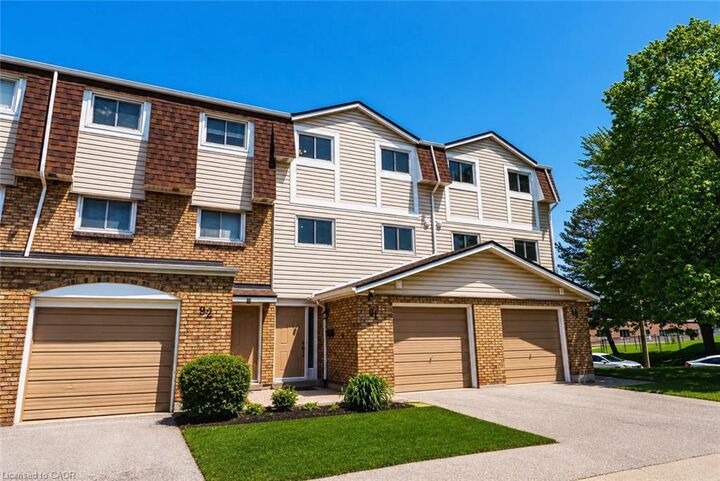 Photo de la propriété:  11 Harrisford Street 91  ON L8K 6L7 