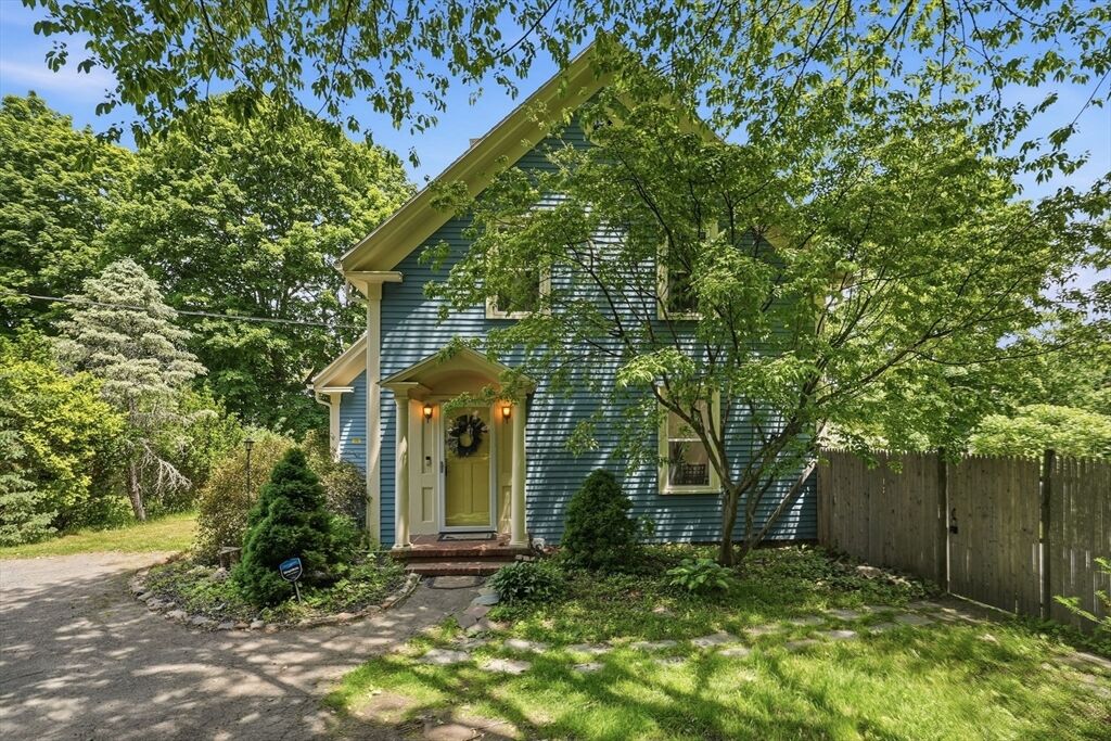 Property Photo:  207 Dodge St  MA 01915 