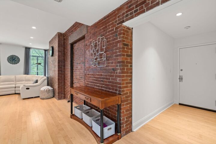 Property Photo: 142 Commercial St 304 MA 02109