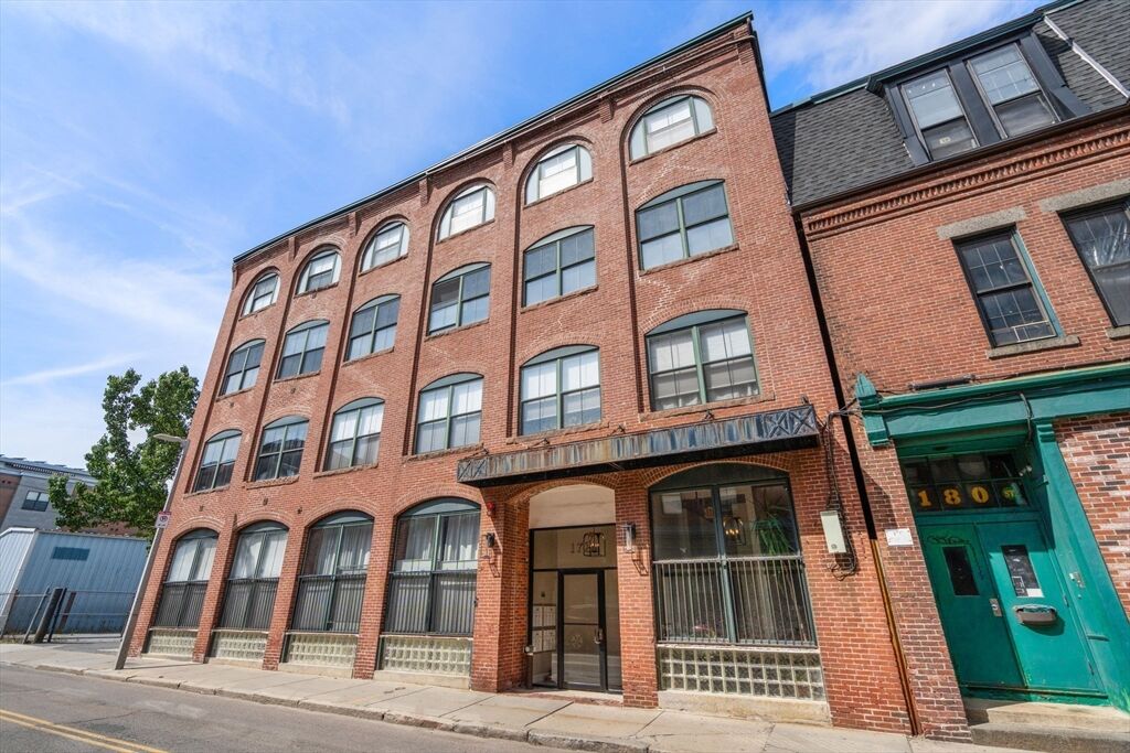 Property Photo: 172-178 Green St 2 MA 02130