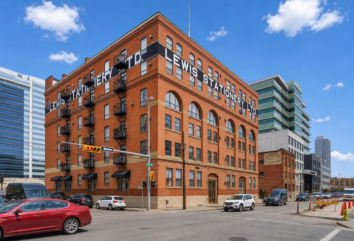 240 11 Avenue SW 601 — photo 1