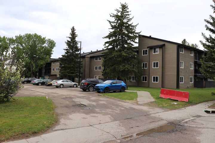 Property Photo: 5611 9 Avenue 317 AB T7E 1R5