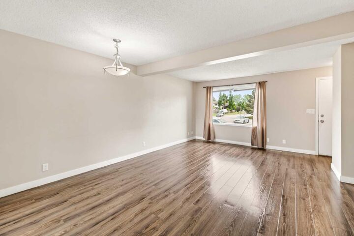 Property Photo:  85 Baile Close  AB T4R 1R5 