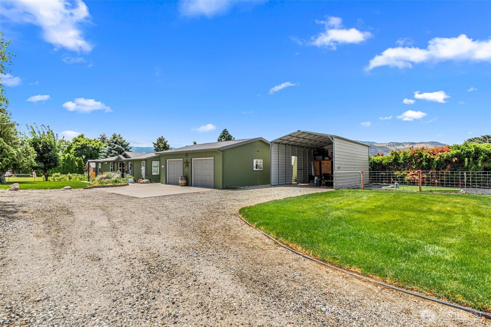 Property Photo:  136  29th Street NW  WA 98802 
