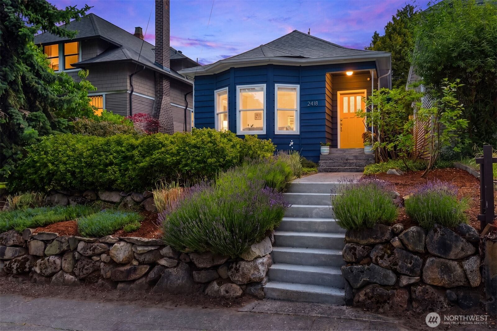 Property Photo: 2418 Queen Anne Avenue N WA 98109