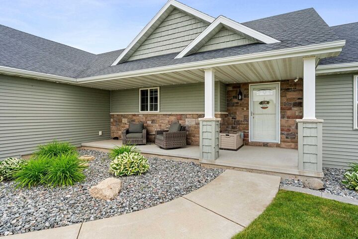 Property Photo:  4866 N Wren Drive  WI 54913-7301 