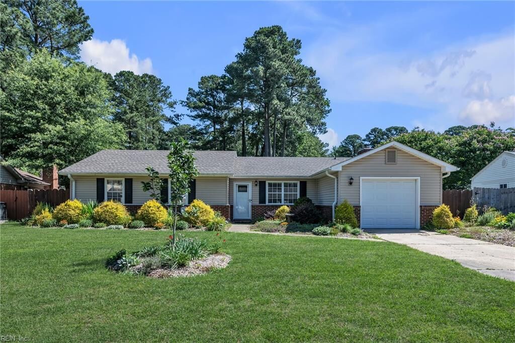 Property Photo:  432 Courtney Arch  VA 23452 