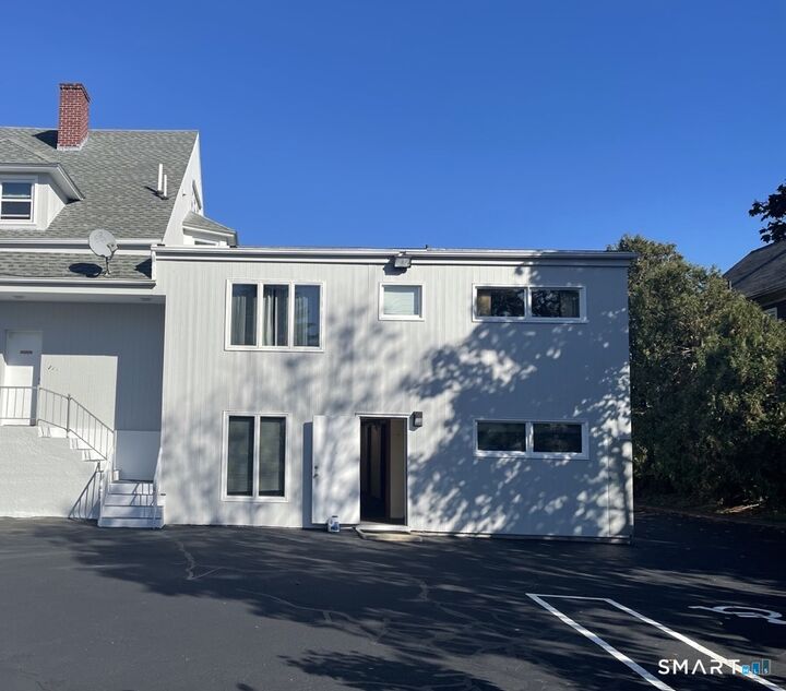 Property Photo:  425 Montauk Avenue  CT 06320 