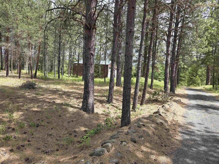 Property Photo: 33020 N Ridge Rd WA 99003