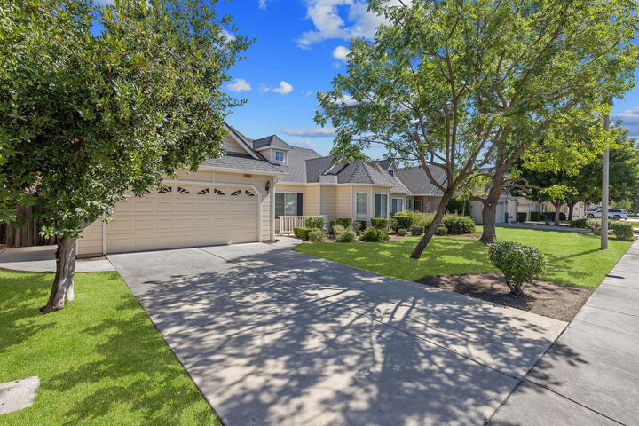 Property Photo: 5202 W Oriole Avenue CA 93291