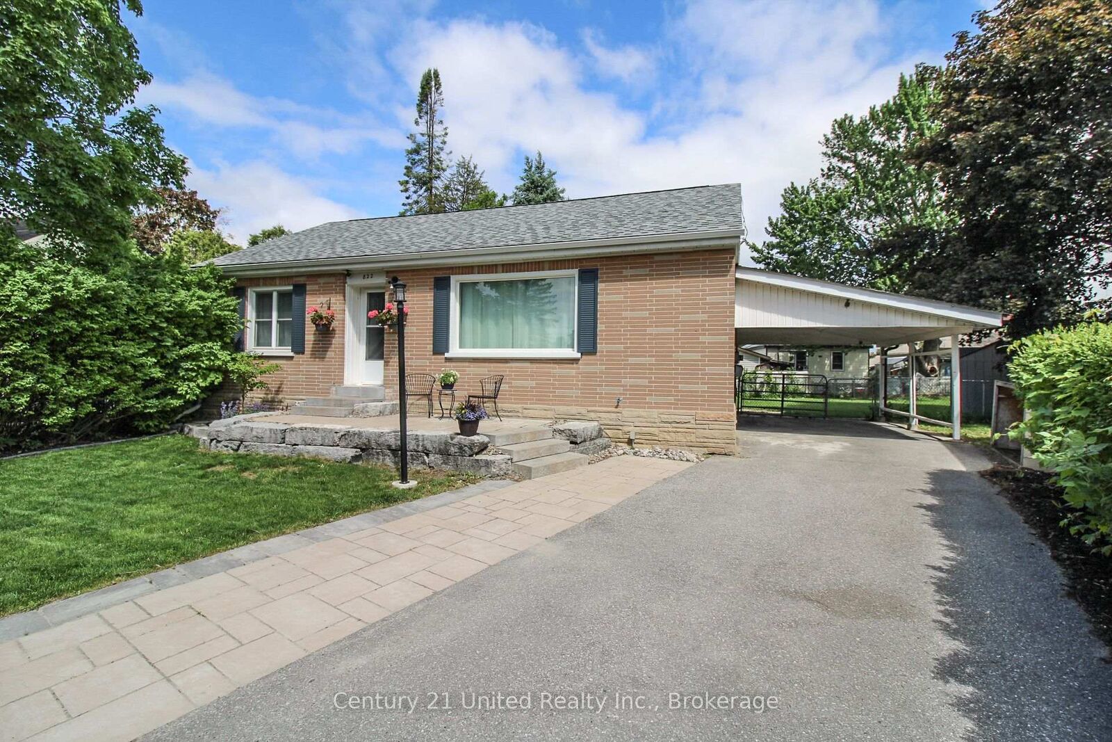 Property Photo: 822 Argyle Street ON K9H 5T3