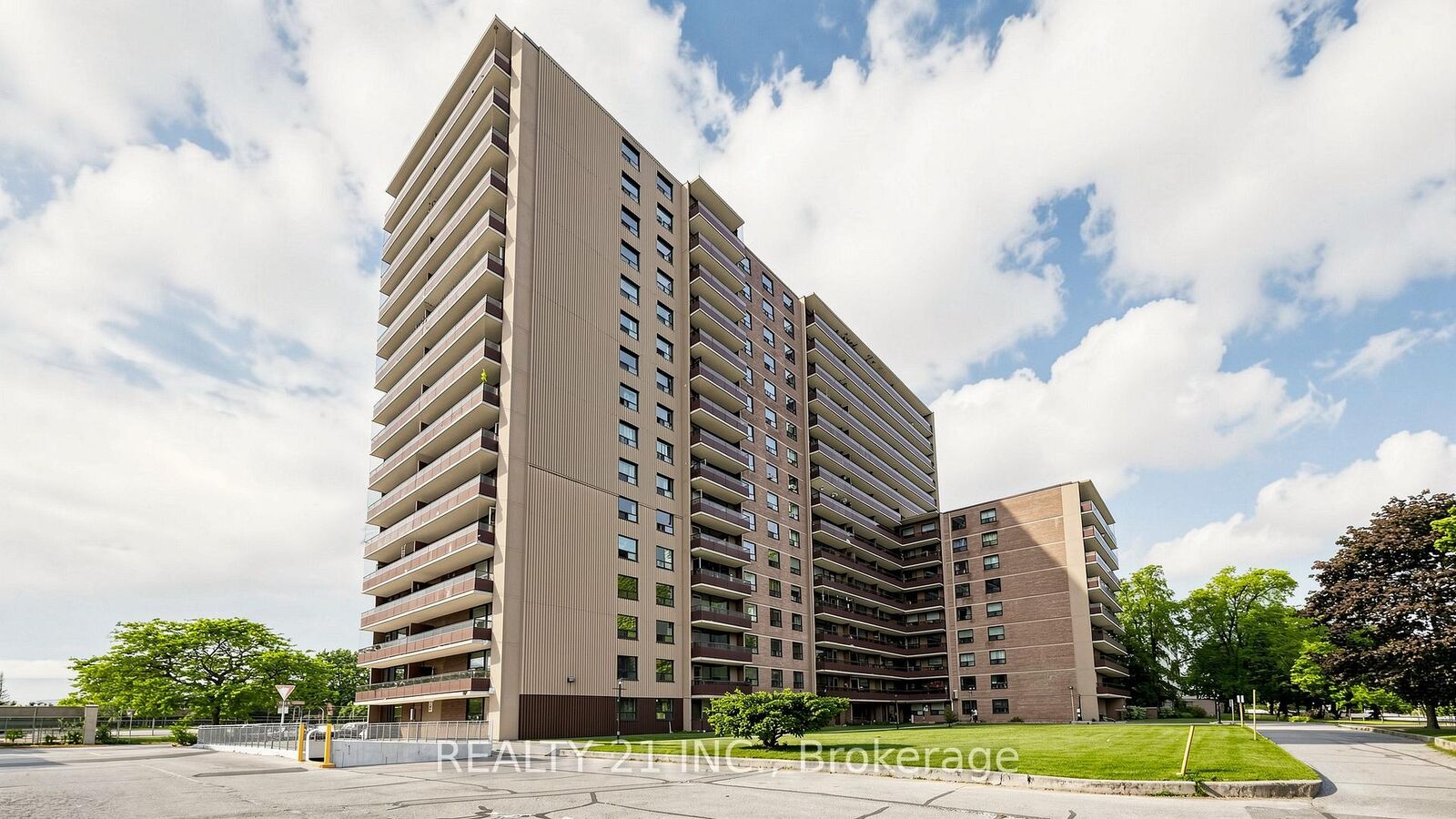 Property Photo: 180 Markham Road 819 ON M1M 2Z9