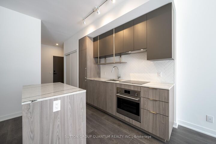 Property Photo: 15 Holmes Avenue 316 ON M2N 0L4