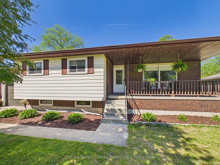 Property Photo: 336 Lansdowne Street ON N0H 2L0