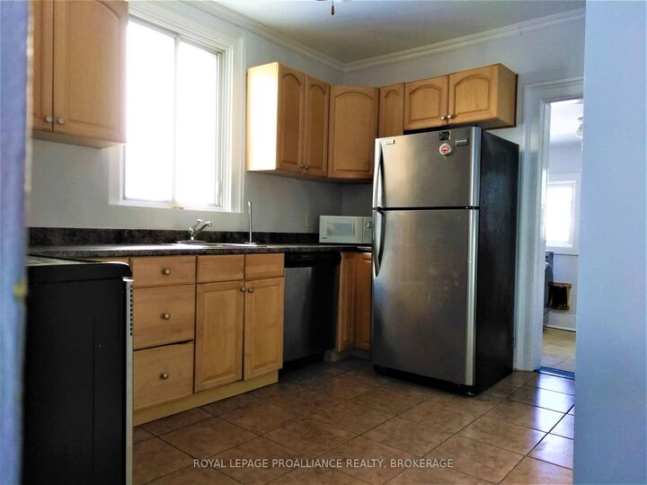 635 Victoria Street — photo 1