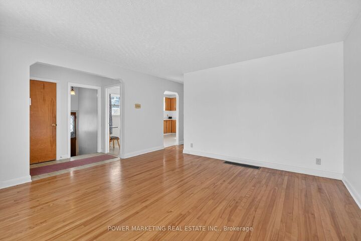 Property Photo: 944 Eve Street ON K1K 3R4