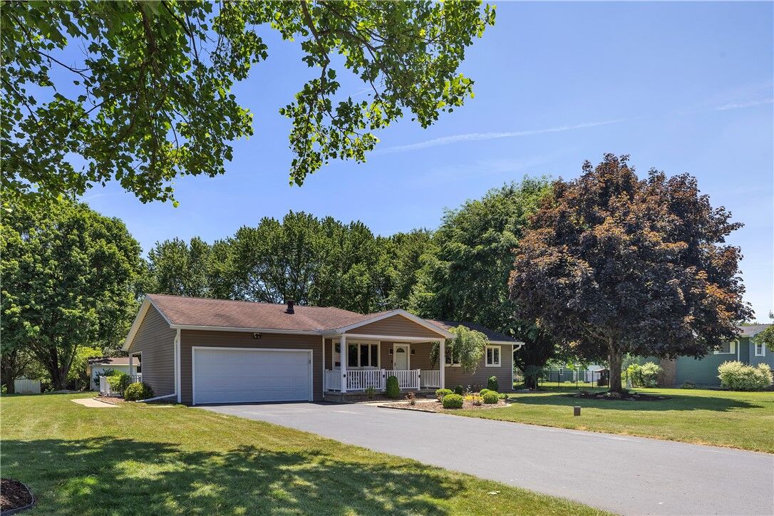 Property Photo: 16 Aylesworth Way PA 16127