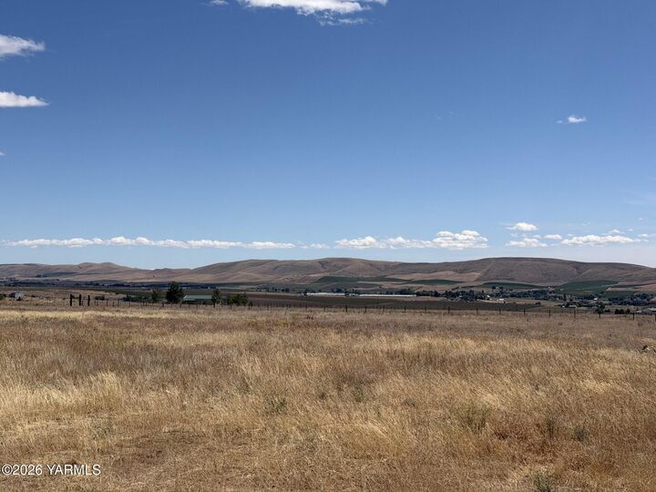 Property Photo:  Nka Mieras Rd  WA 98901 