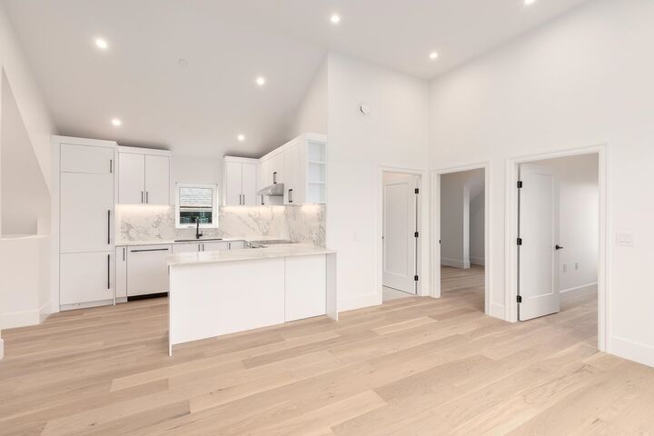 849 E 19th Avenue — photo 1