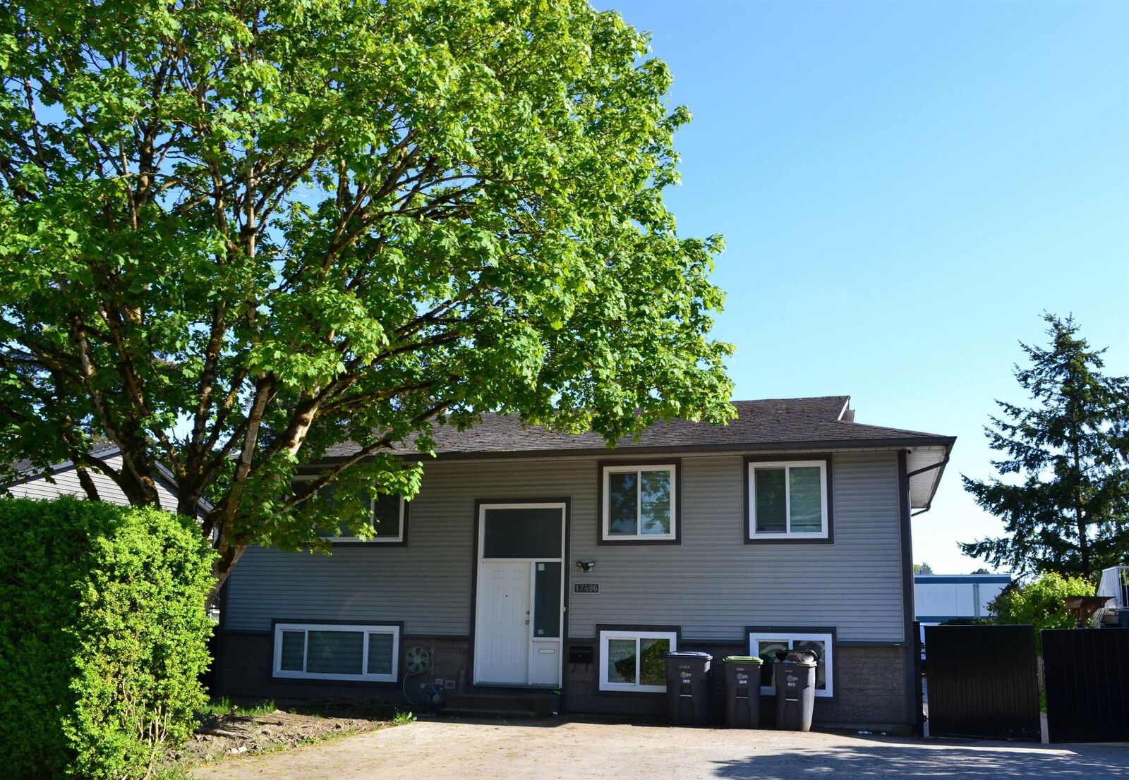 Photo de la propriété:  17486 61A Avenue  BC V3S 5K2 
