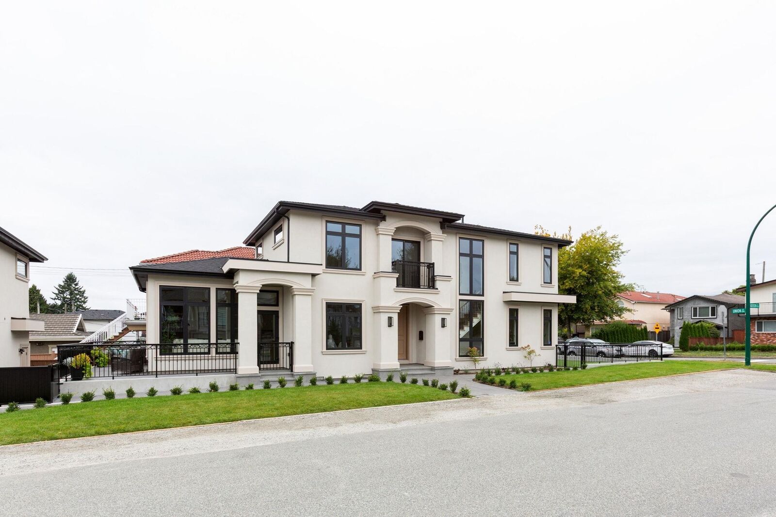 Property Photo:  811 Madison Avenue  BC V5C 0P6 