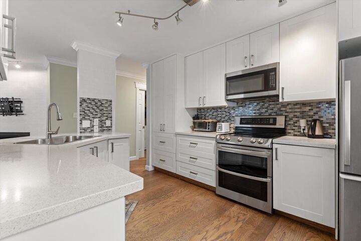 45765 Spadina Avenue 303 — photo 1