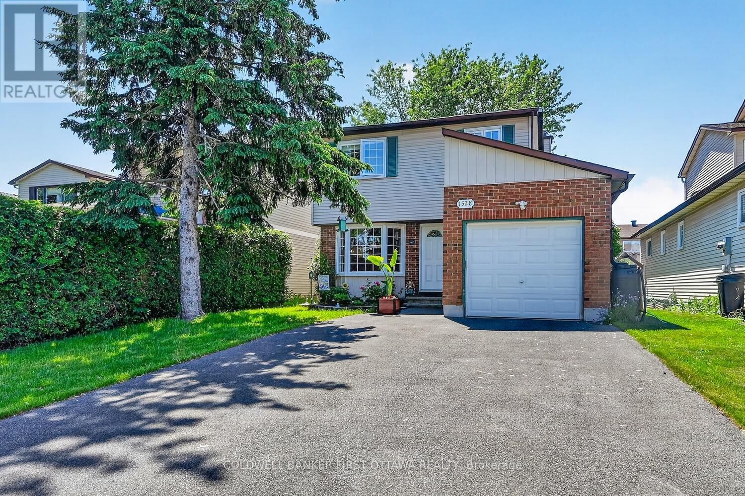 Property Photo: 1528 Brookmill Lane ON K1B 5G4