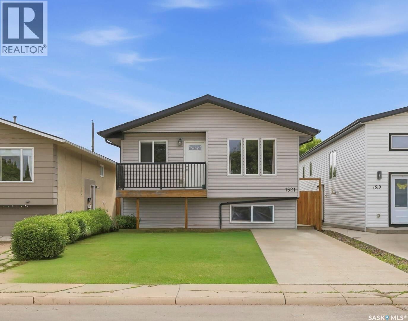 Property Photo:  1521 Laura Avenue  SK S7N 2R8 