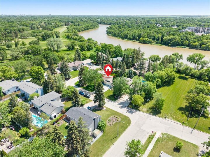 Property Photo:  3092 Assiniboine Avenue  MB R3K 0B1 