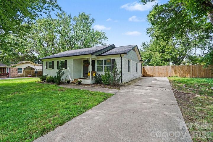 Property Photo: 7903 Teakwood Road NC 28079