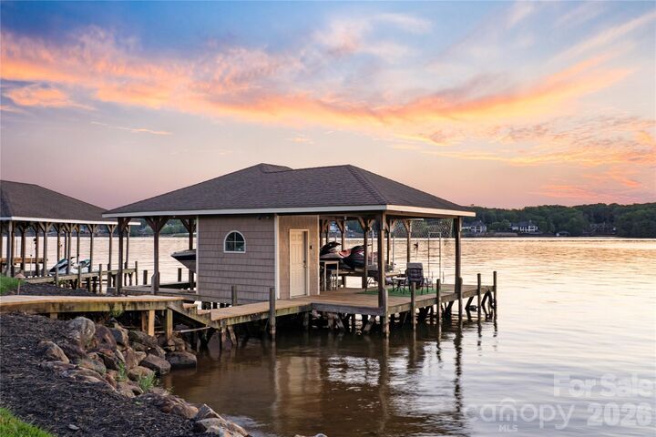 Property Photo:  142 Forest Lake Court  NC 27306 