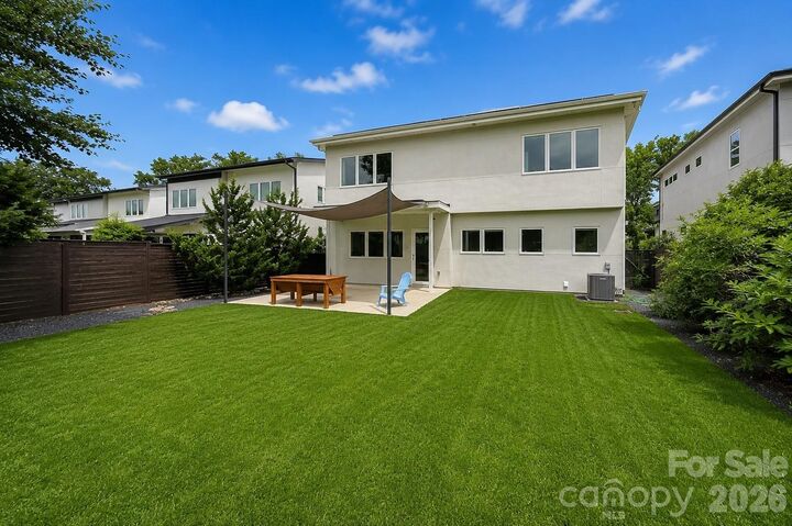 Property Photo:  1243 Realta Drive  NC 28211 