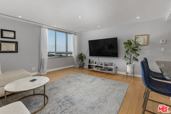 Property Photo:  2170 Century Park  CA 90067 