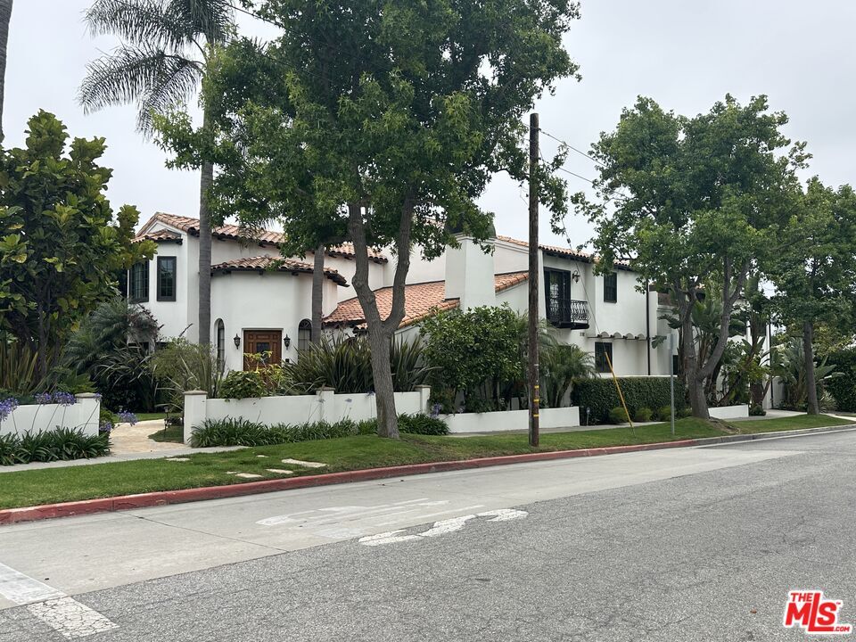 Property Photo: 402 11th St CA 90402