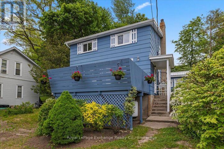 Property Photo:  909 McDonald Avenue  ON N2Z 1A2 