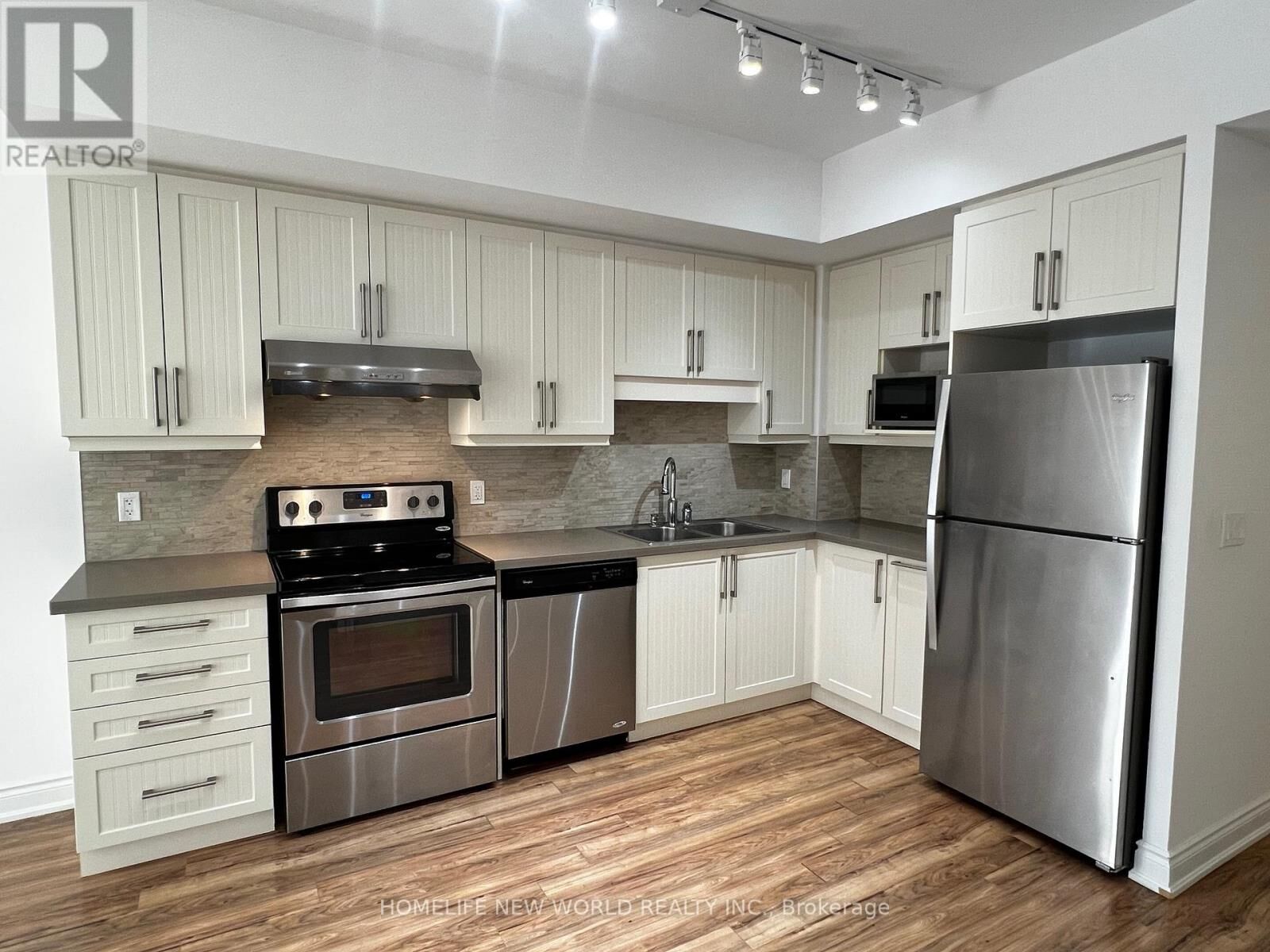 Property Photo:  38 Cedarland Drive 603  ON L6G 0H3 