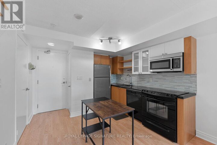 Property Photo:  600 Fleet Street 831  ON M5V 1B7 
